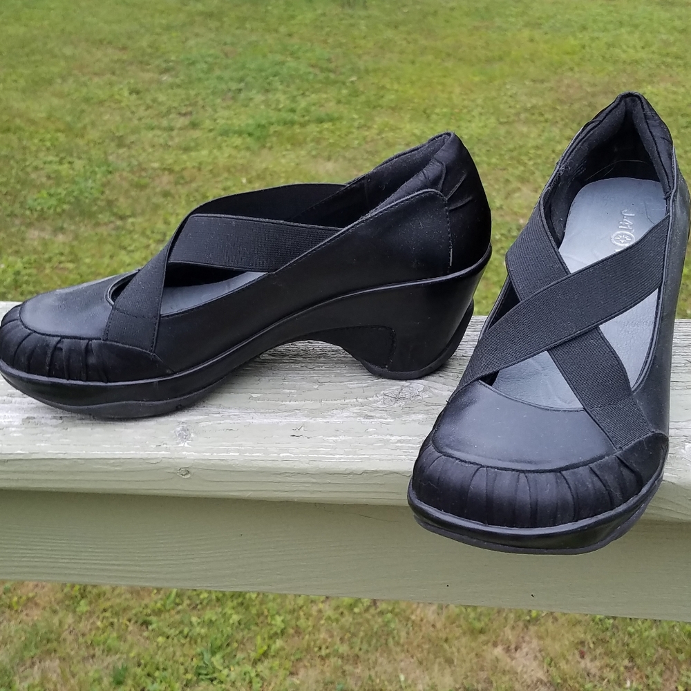 J-41 vegan shoes (womens size 7.5)